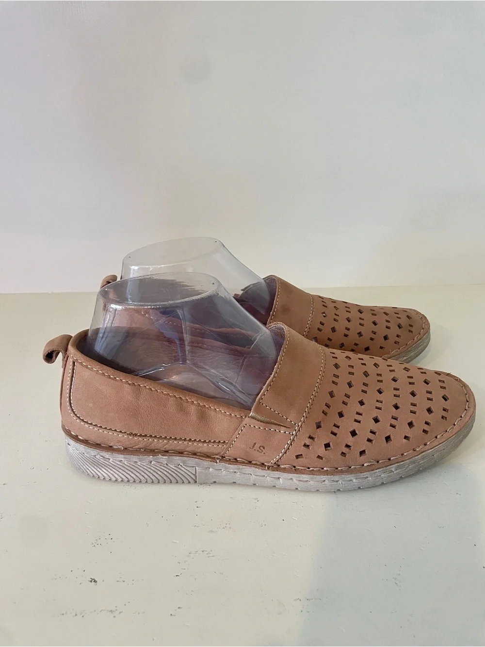 Josef Seibel Sofie Loafer 40 Creme Perforated Leather Slip On Laser Cut